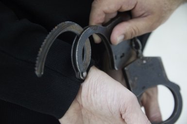 Хабаровский суд отправил в СИЗО несовершеннолетнего, укравшего 12,5 млн у вдов участников СВО